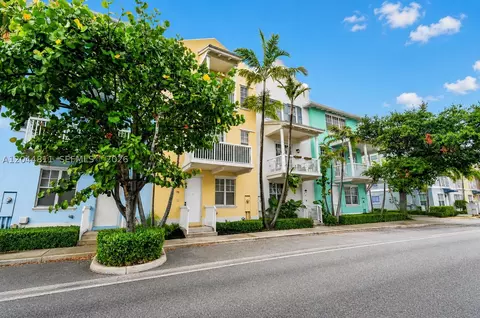 810 N 3rd Ave N #76, Lake Worth, FL 33460