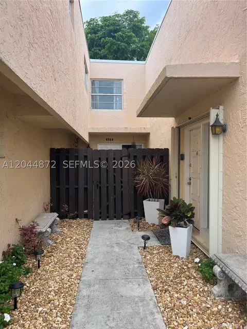 8925 NE 4 Avenue Rd #8925, Miami Shores, FL 33138