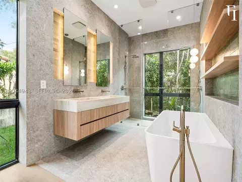 Bath - 1111 Alberca St, Coral Gables, FL 33134 photo 6 of 10