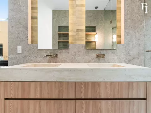 Bath - 1111 Alberca St, Coral Gables, FL 33134 photo 7 of 10