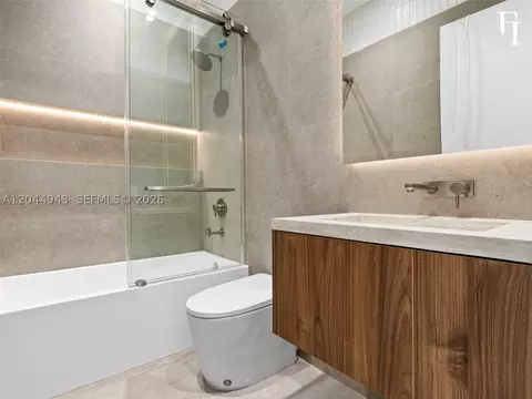 Bath - 1111 Alberca St, Coral Gables, FL 33134 photo 5 of 10