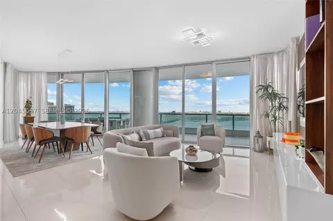 900 Biscayne Blvd #2506, Miami, FL 33132