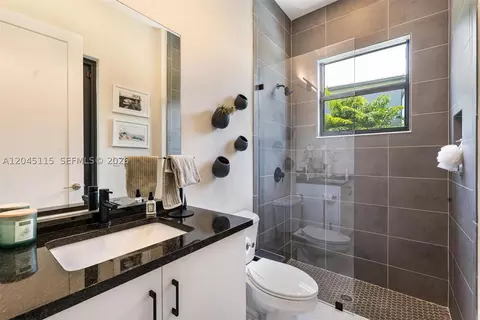 Bath - 8524 Shoreacres St, Boca Raton, FL 33434 photo 3 of 9