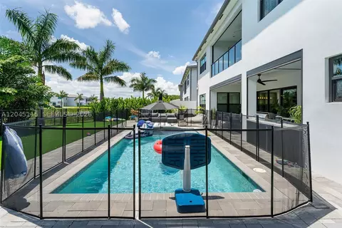 Exterior - 8524 Shoreacres St, Boca Raton, FL 33434 photo 5 of 6