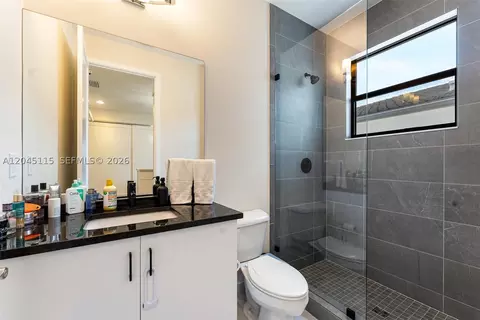 Bath - 8524 Shoreacres St, Boca Raton, FL 33434 photo 5 of 9