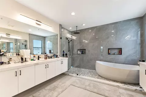 Bath - 8524 Shoreacres St, Boca Raton, FL 33434 photo 7 of 9