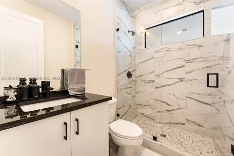Bath - 8524 Shoreacres St, Boca Raton, FL 33434 photo 4 of 9