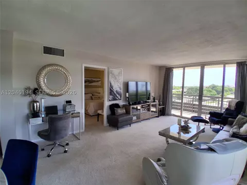 555 NW 4th Ave #4250, Boca Raton, FL 33432