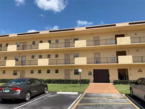 201 Berkley Rd #204, Hollywood, FL 33024