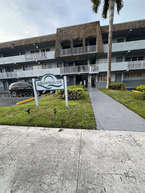 11195 SW 1st St #314, Sweetwater, FL 33174
