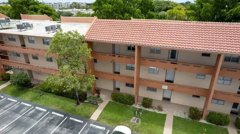8814 W Mcnab Rd #204, Tamarac, FL 33321