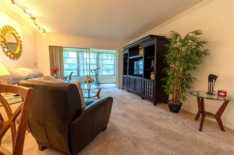 8814 W Mcnab Rd #204, Tamarac, FL 33321