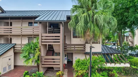 120 SW 96th Ter #204, Plantation, FL 33324