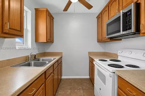 7331 Garfield St, Hollywood, FL 33024
