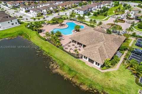 View/Area - 3209 W 98th Pl, Hialeah, FL 33018 photo 4 of 6