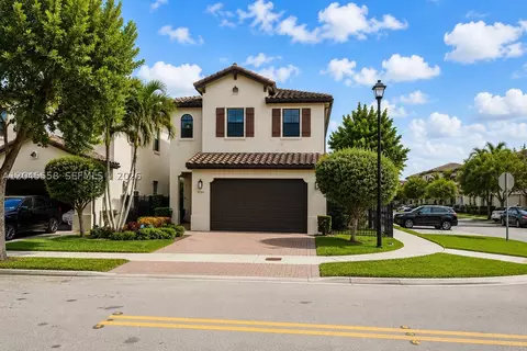 Exterior - 3209 W 98th Pl, Hialeah, FL 33018 photo 3 of 4