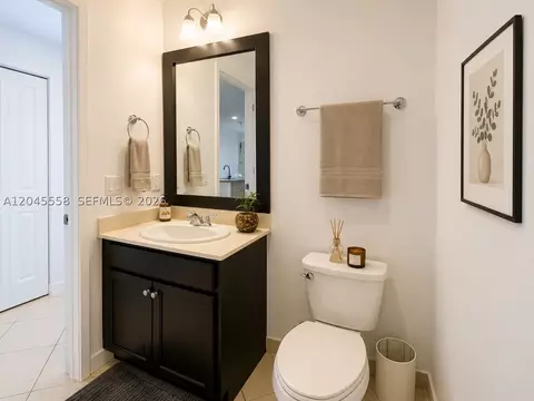Bath - 3209 W 98th Pl, Hialeah, FL 33018 photo 3 of 3