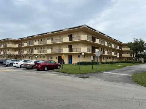 201 Berkley Rd #104, Hollywood, FL 33024
