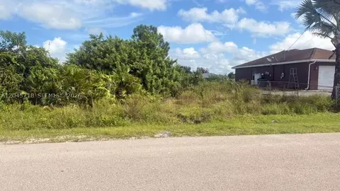 2806 54th St W, Lehigh Acres, FL 33971