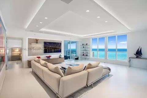 3801 Collins Ave #1503, Miami Beach, FL 33140