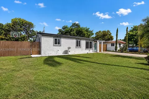 1300 N 70th Ter, Hollywood, FL 33024