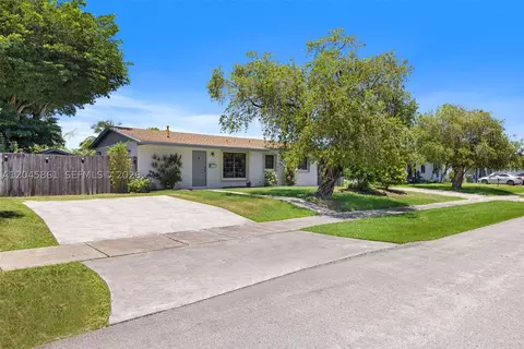 9971 SW 156th Ter, Miami, FL 33157