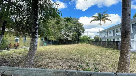 1255 NW 60 St, Miami, FL 33142