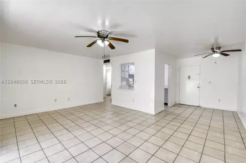 10387 N Kendall Dr #R2, Miami, FL 33176