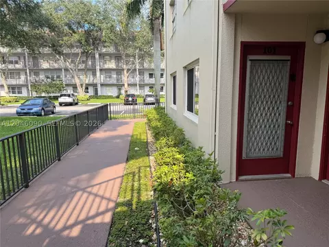 100 SW 132nd Way #101K, Pembroke Pines, FL 33027