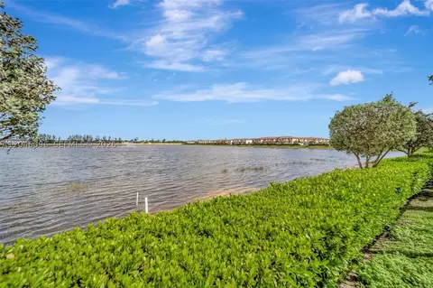 View/Area - 11295 W 34th Way, Hialeah, FL 33018 photo 3 of 18