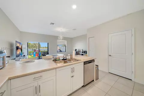 Kitchen - 11295 W 34th Way, Hialeah, FL 33018 photo 5 of 5