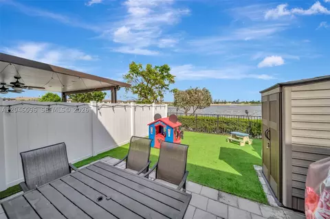 Exterior - 11295 W 34th Way, Hialeah, FL 33018 photo 9 of 11