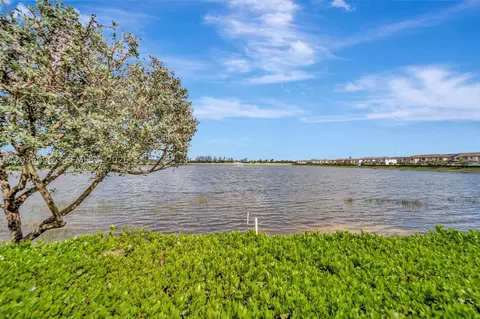 View/Area - 11295 W 34th Way, Hialeah, FL 33018 photo 2 of 18
