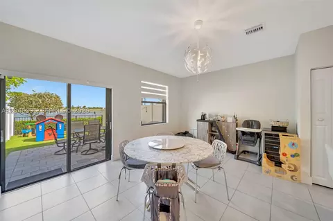 Dining - 11295 W 34th Way, Hialeah, FL 33018 photo 3 of 3