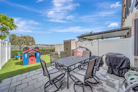 Exterior - 11295 W 34th Way, Hialeah, FL 33018 photo 4 of 11