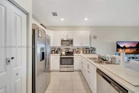 Kitchen - 11295 W 34th Way, Hialeah, FL 33018 photo 2 of 5
