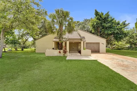 9120 SW 49th St, Cooper City, FL 33328