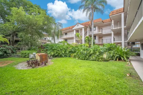 4720 SW 62nd Way #103, Davie, FL 33314
