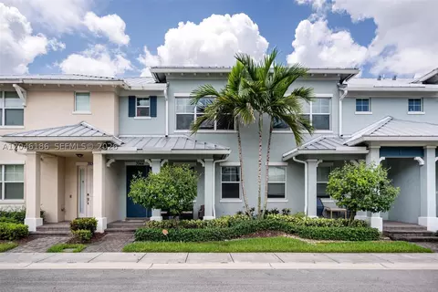 3944 Poinciana Ln, Hollywood, FL 33021