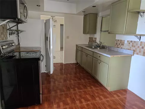 4205 NW 52nd Ave, Lauderdale Lakes, FL 33319
