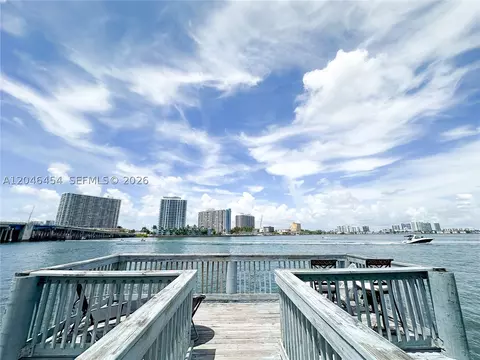 21302140 Bay Dr, Miami Beach, FL 33141