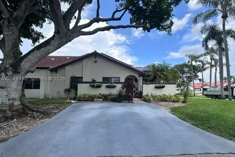 6633 NW 178th Ter, Hialeah, FL 33015