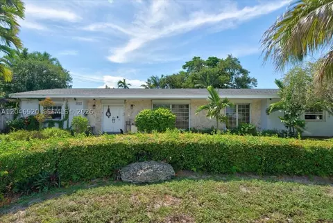 9841 SW 157th Ter, Miami, FL 33157