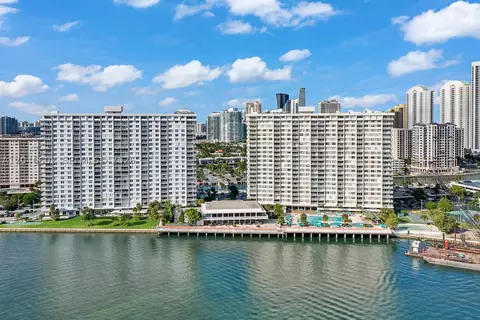 300 Bayview Dr #1709, Sunny Isles Beach, FL 33160