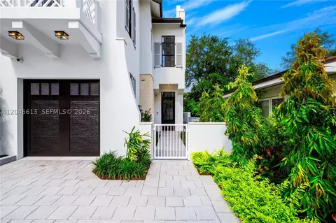 2710 S Le Jeune Rd, Coral Gables, FL 33134