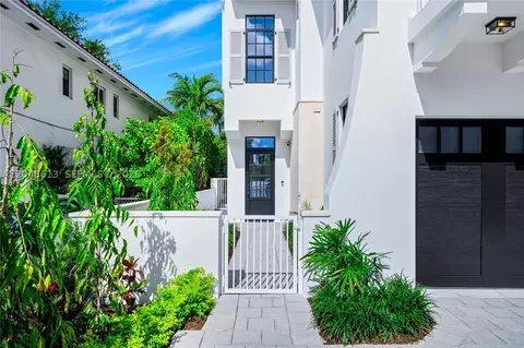 2710 S Le Jeune Rd, Coral Gables, FL 33134