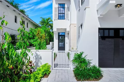 2712 S Le Jeune Rd, Coral Gables, FL 33134