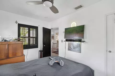 Bedroom - 8276 E Dixie Hwy, Miami, FL 33138 photo 6 of 11
