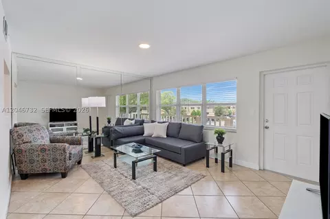 9101 Sunrise Lakes Blvd #202, Sunrise, FL 33322