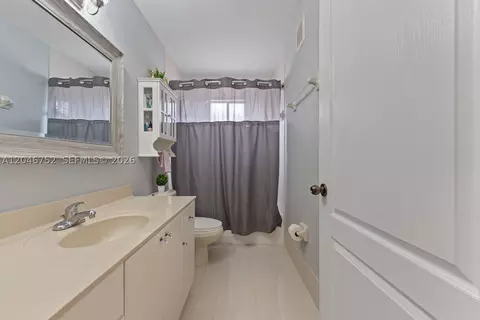 Bath - 3539 W 76th St #6, Hialeah, FL 33018 photo 3 of 3
